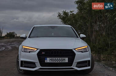 Седан Audi A4 2017 в 