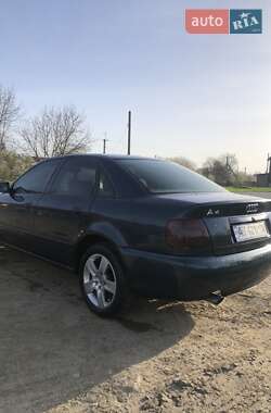 Седан Audi A4 1995 в Косові