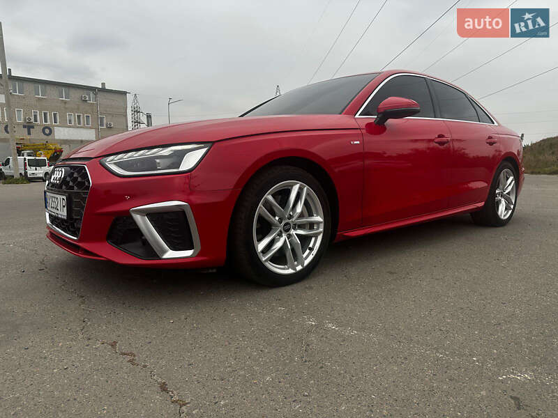 Седан Audi A4 2023 в 