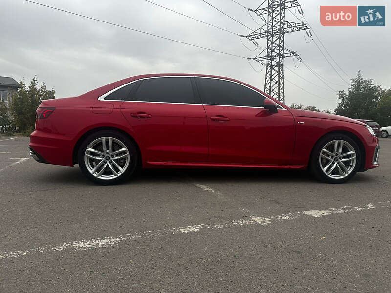 Седан Audi A4 2023 в Яворове