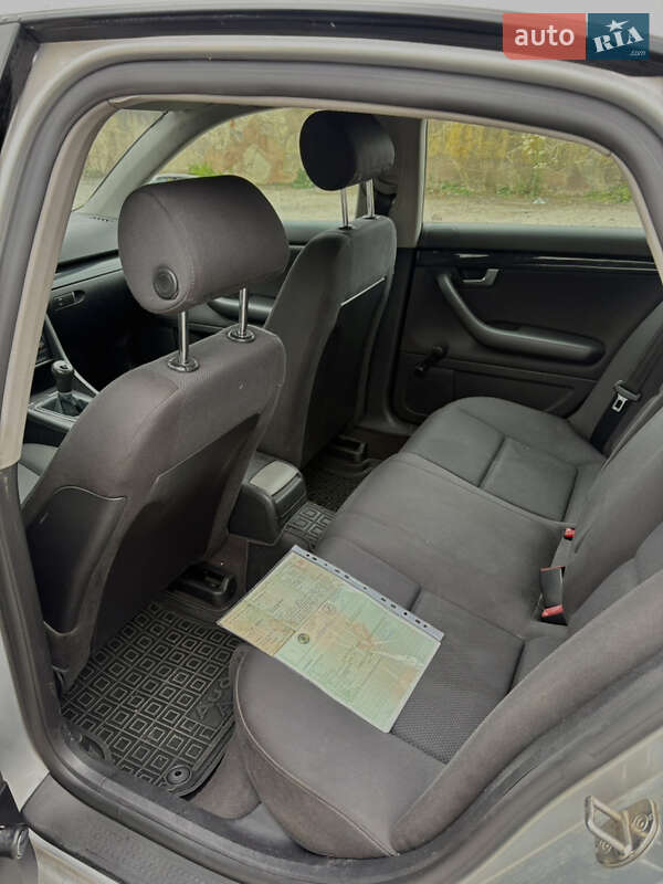 Седан Audi A4 2003 в Заре