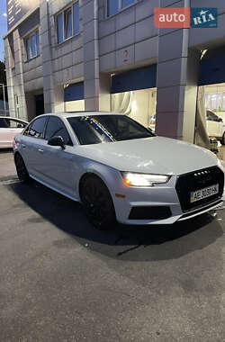 Седан Audi A4 2018 в Дніпрі