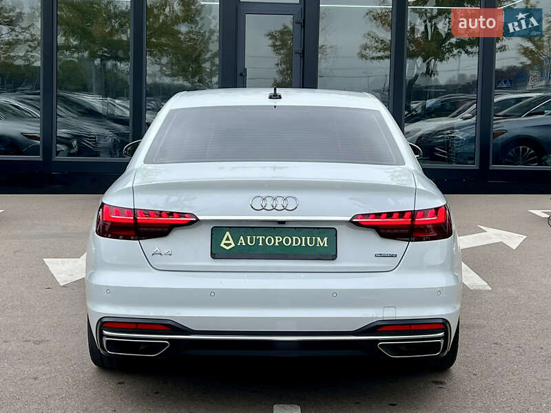 Седан Audi A4 2022 в Киеве