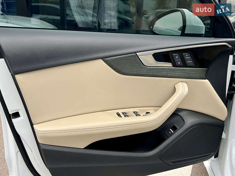 Седан Audi A4 2022 в Киеве