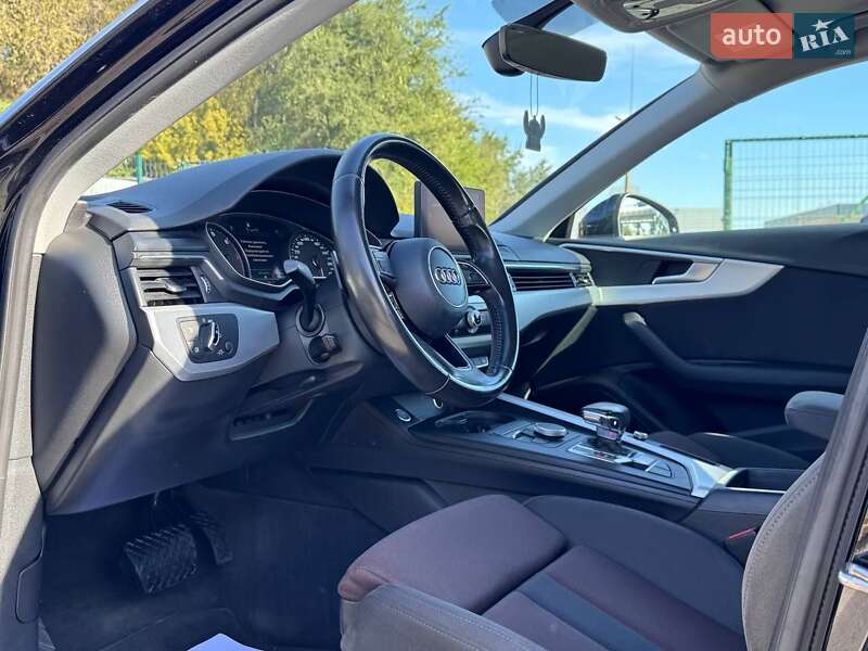 Седан Audi A4 2016 в Запорожье