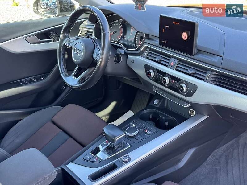 Седан Audi A4 2016 в Запорожье