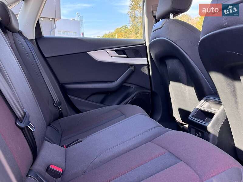 Седан Audi A4 2016 в Запорожье
