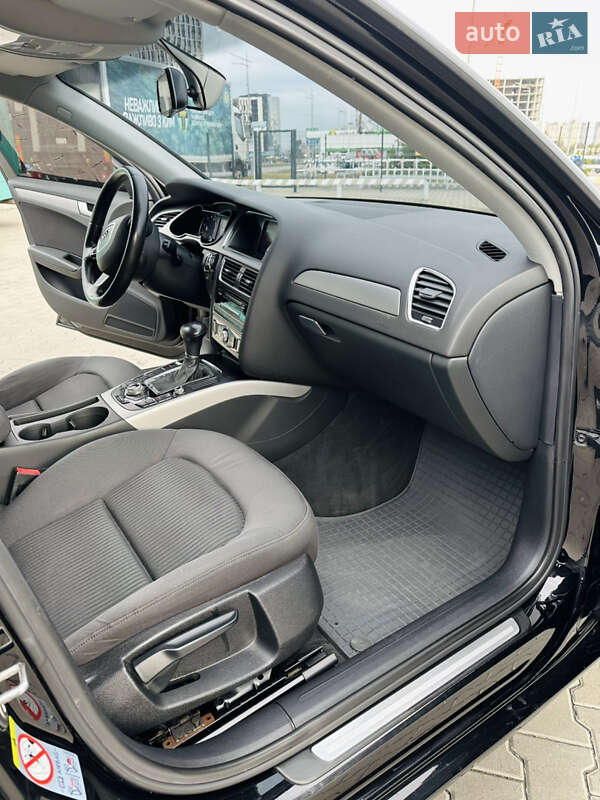 Седан Audi A4 2013 в Киеве