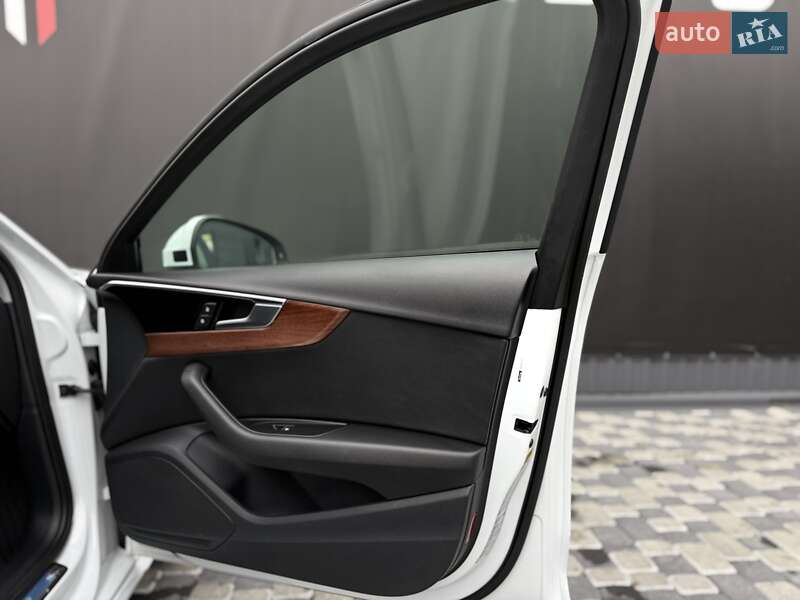 Седан Audi A4 2021 в Львові