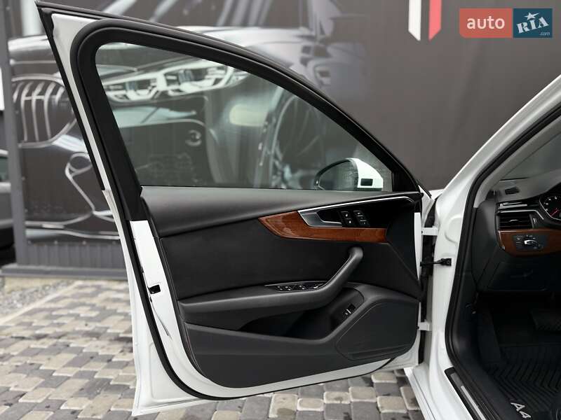 Седан Audi A4 2021 в Львові