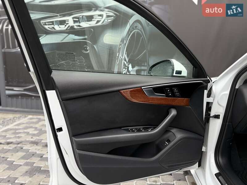 Седан Audi A4 2021 в Львові
