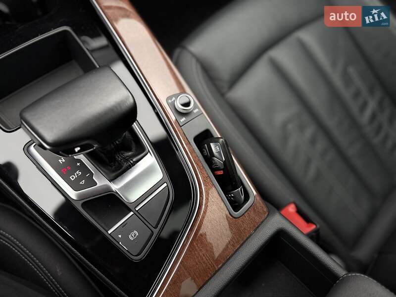 Седан Audi A4 2021 в Львові