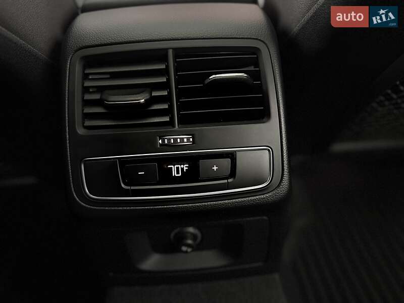 Седан Audi A4 2021 в Львові