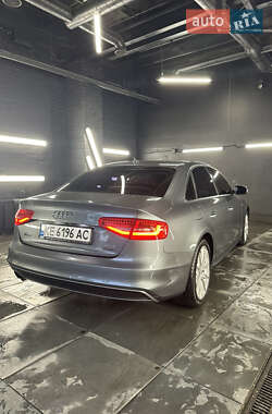Седан Audi A4 2015 в 