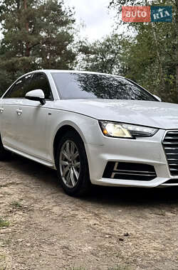 Седан Audi A4 2018 в 