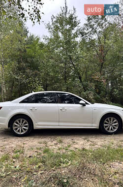Седан Audi A4 2018 в 