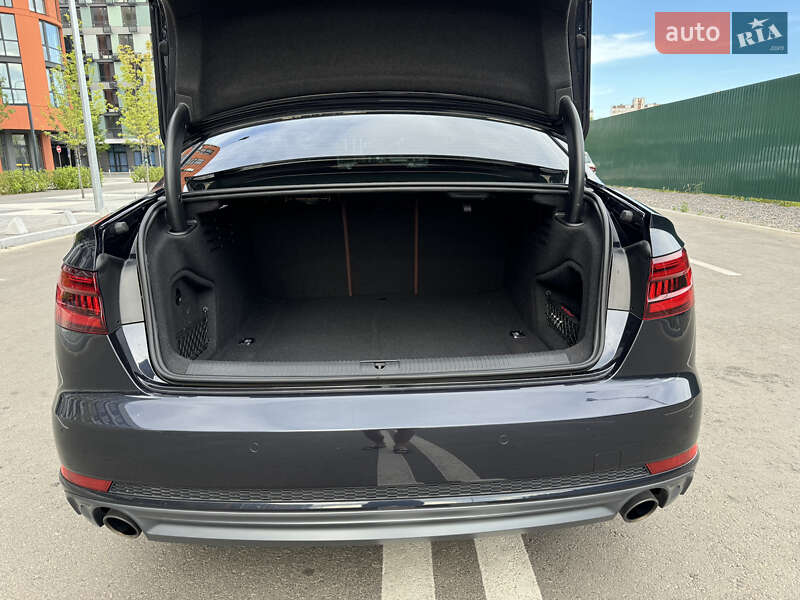 Седан Audi A4 2018 в Киеве