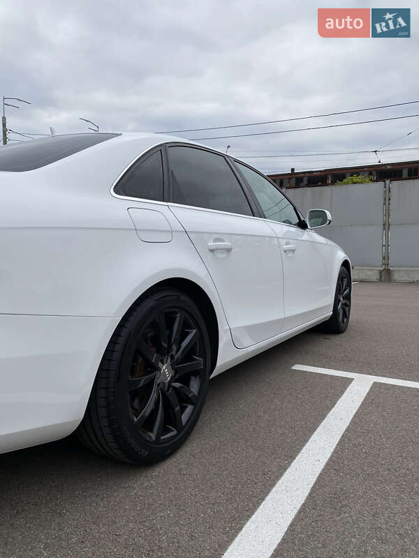 Седан Audi A4 2013 в Києві