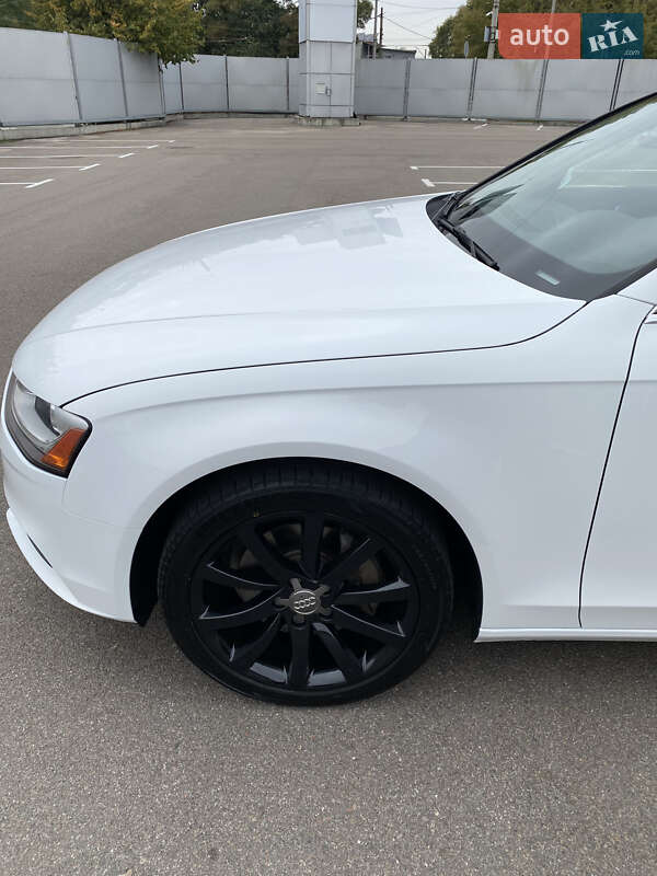 Седан Audi A4 2013 в Києві
