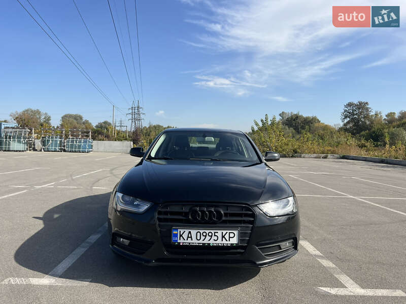 Седан Audi A4 2012 в Ирпене