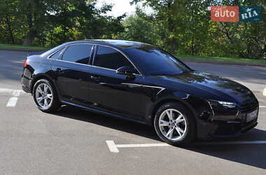 Седан Audi A4 2017 в 