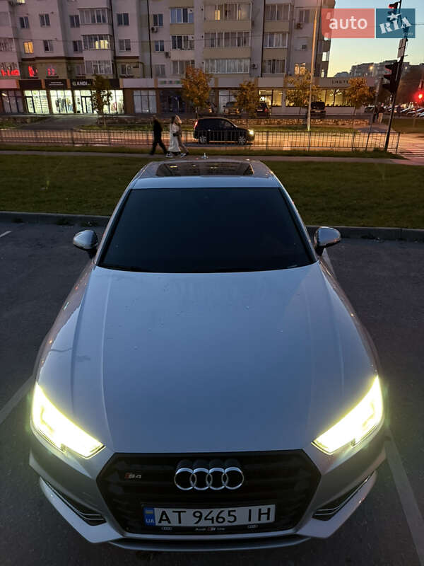 Седан Audi A4 2018 в Ивано-Франковске