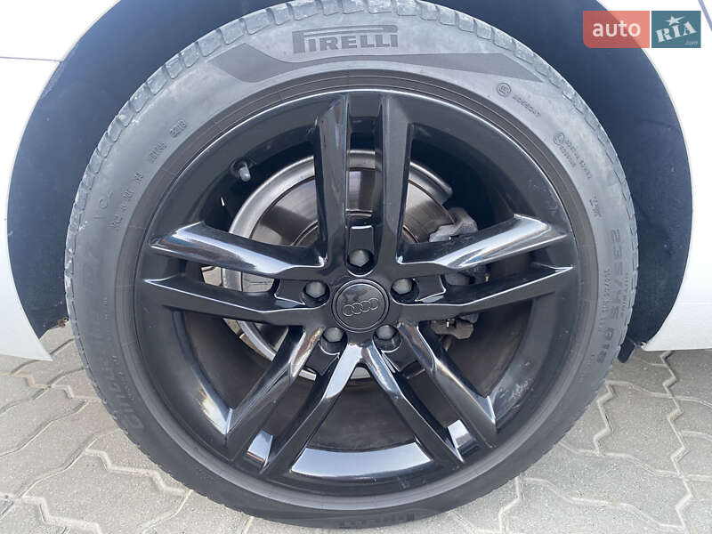 Седан Audi A4 2016 в Львове