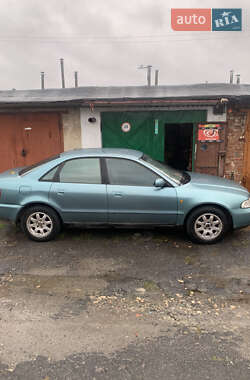 Седан Audi A4 1998 в 