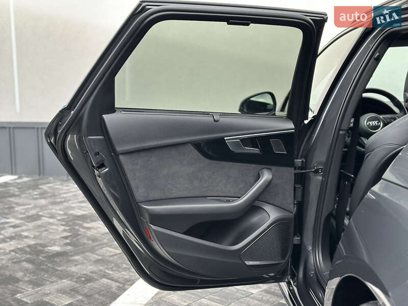 Универсал Audi A4 2022 в Ровно