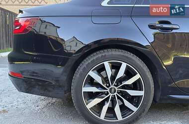 Седан Audi A4 2018 в 