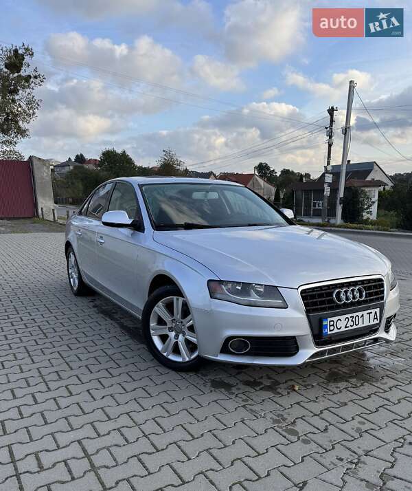 Седан Audi A4 2010 в Львове