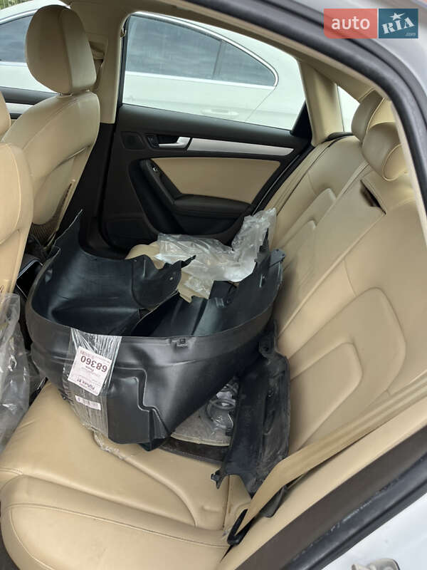 Седан Audi A4 2013 в Львове