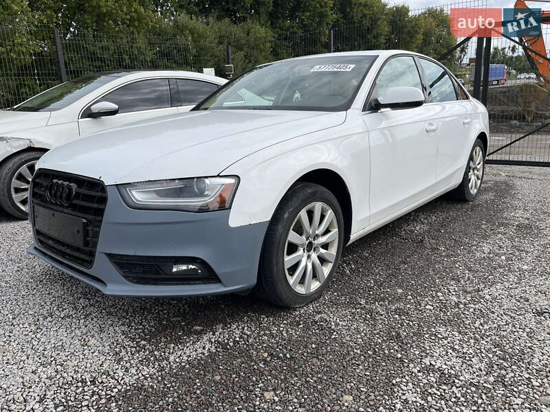 Седан Audi A4 2013 в Львове