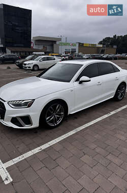 Седан Audi A4 2022 в 
