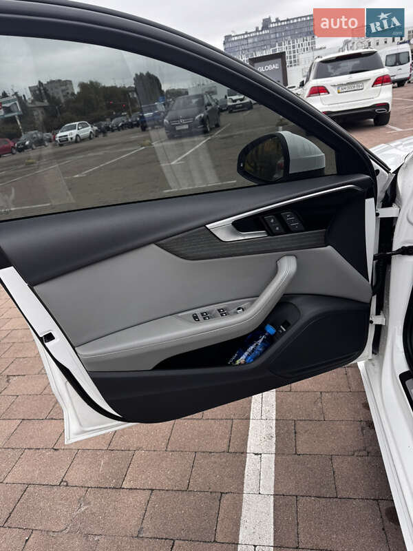 Седан Audi A4 2022 в Житомире