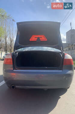 Седан Audi A4 2004 в 