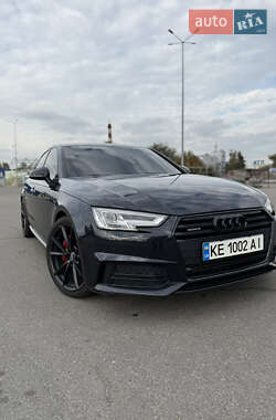 Седан Audi A4 2018 в 