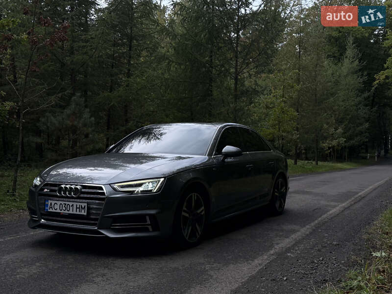 Седан Audi A4 2017 в Луцке