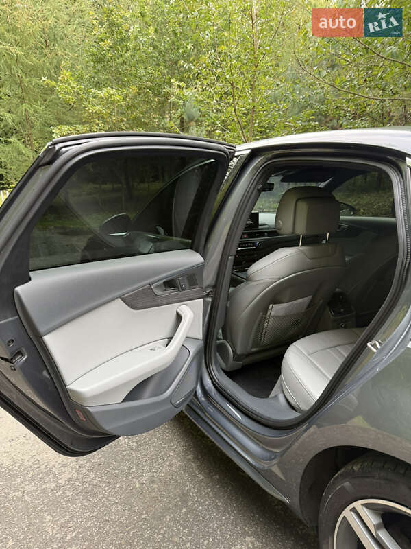 Седан Audi A4 2017 в Луцке