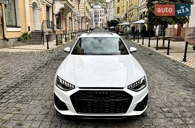 Седан Audi A4 2022 в 
