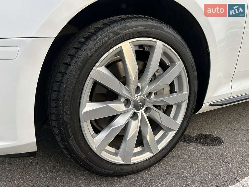 Седан Audi A4 2017 в Киеве