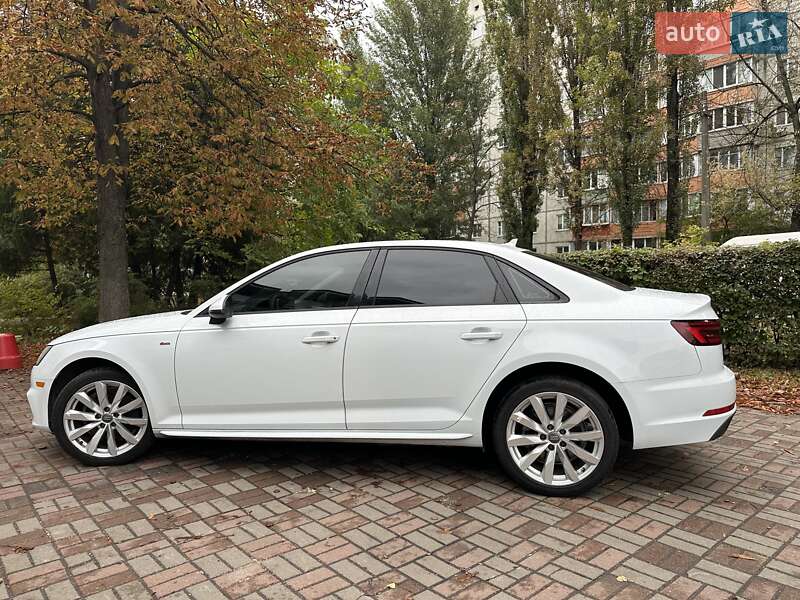 Седан Audi A4 2018 в 