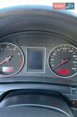Седан Audi A4 2004 в 