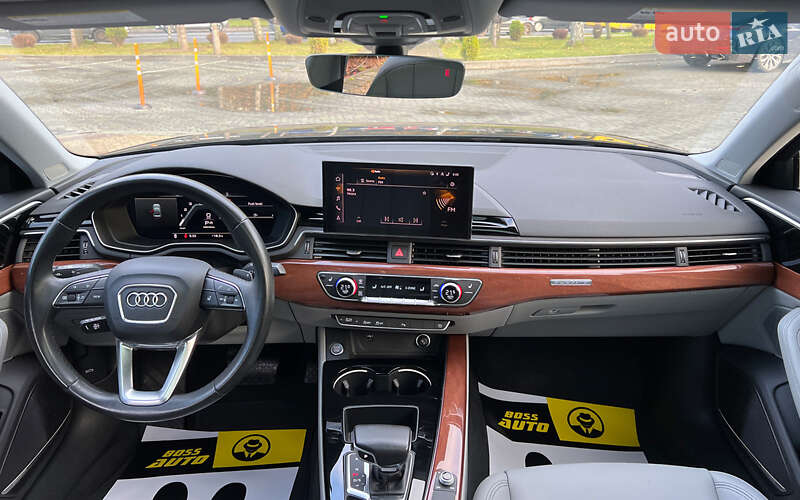 Седан Audi A4 2022 в Львове