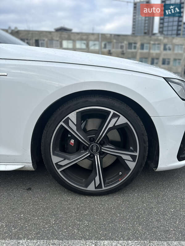 Седан Audi A4 2022 в Киеве