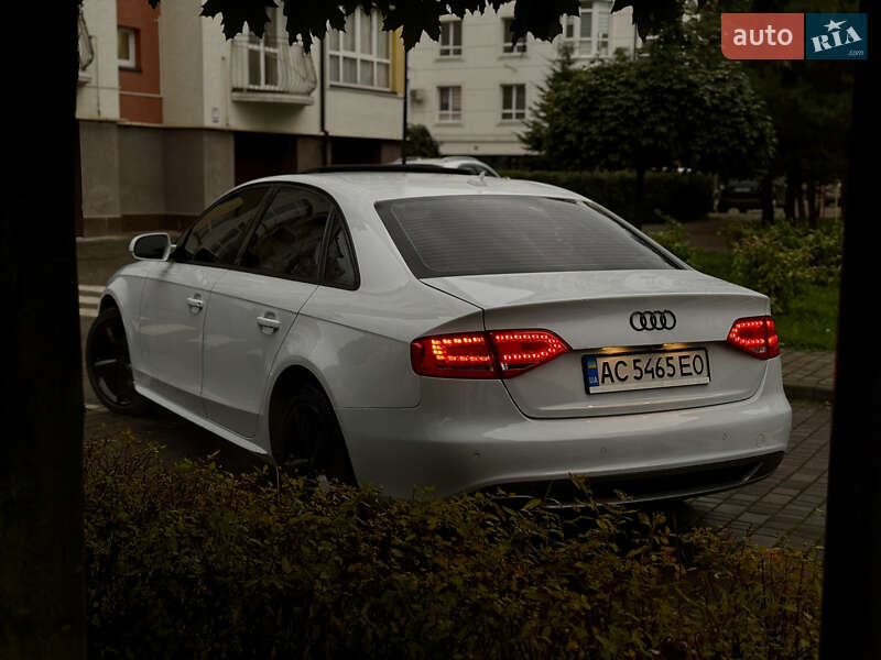 Седан Audi A4 2012 в Ивано-Франковске