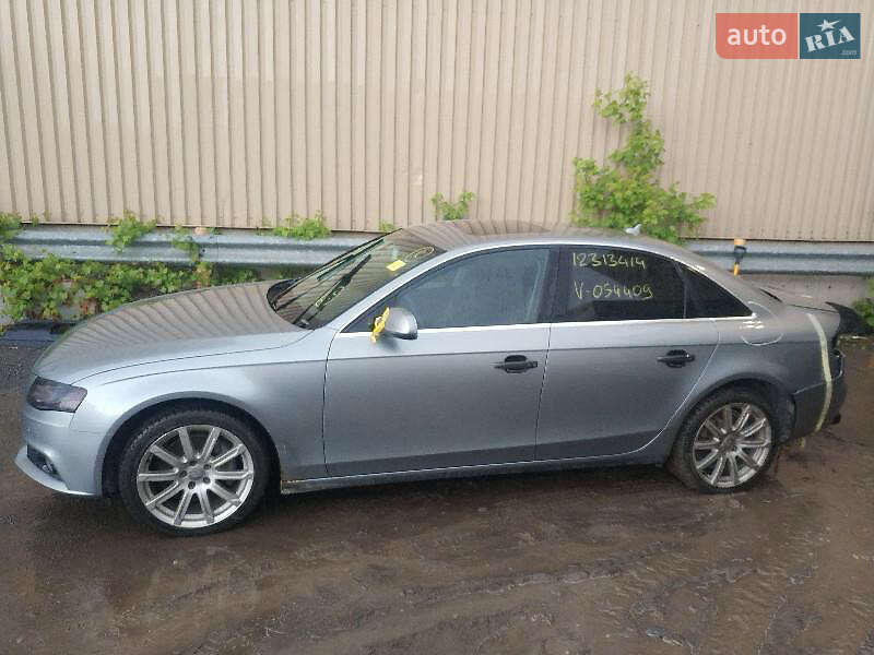 Седан Audi A4 2011 в Ровно