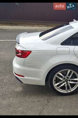 Седан Audi A4 2017 в Умани