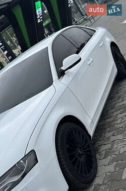 Седан Audi A4 2010 в 