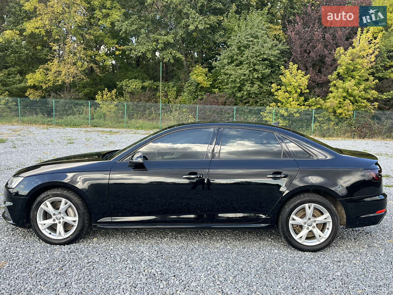 Седан Audi A4 2018 в Львове
